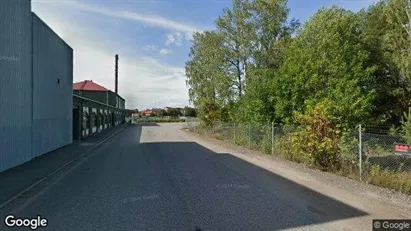 Fastighetsmarker till försäljning i Katrineholm - Bild från Google Street View